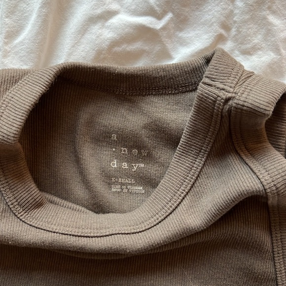 Tank top - Picture 2 of 2